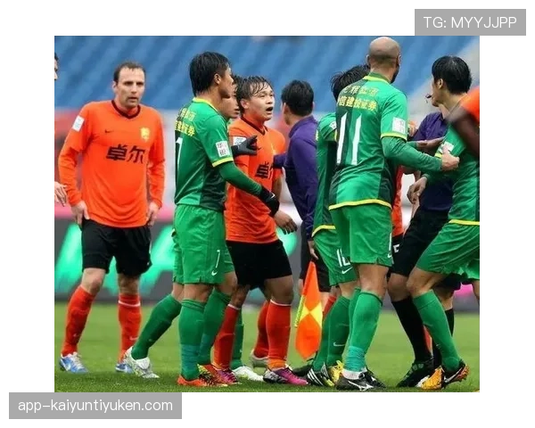 足球判罚争议的关键判定标准与裁判执法细节解析