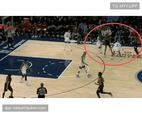 米切尔挡拆中突破解锁水花三分 手感升温拉开与后卫差距