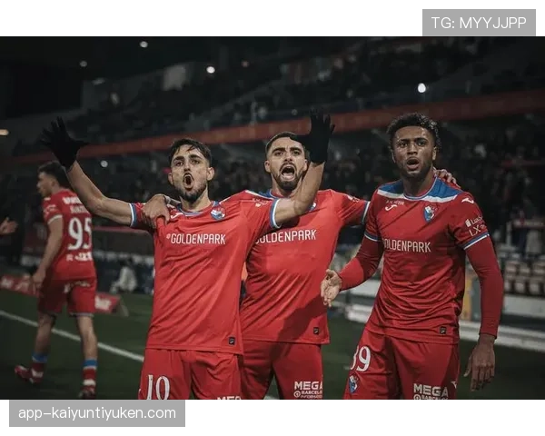 曼联进攻推进屡屡受阻于最后一环，关键战创造力与终结效率面临考验